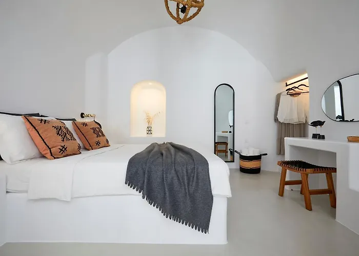 Blue Art Caves Villa Oia (Santorini)