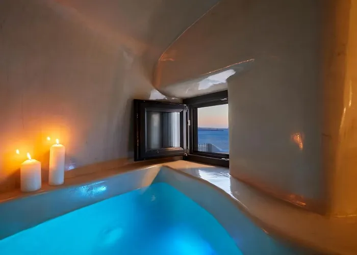 Blue Art Caves Villa Oia (Santorini)