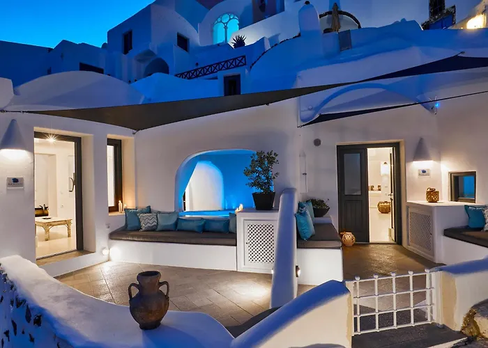 Blue Art Caves Villa Oia (Santorini)