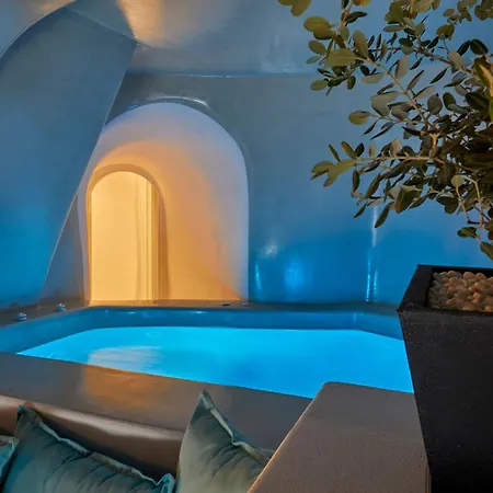 Blue Art Caves * أويا