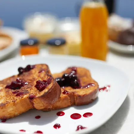 Blue Art Caves * أويا