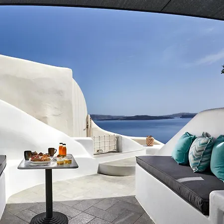 Blue Art Caves أويا