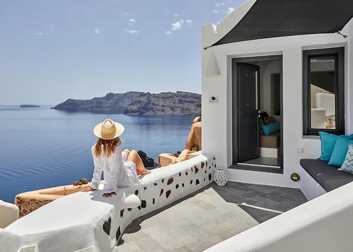 Villa Blue Art Caves