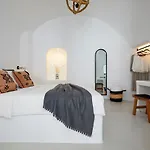 Blue Art Caves فيلة أويا