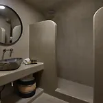 فيلة Blue Art Caves