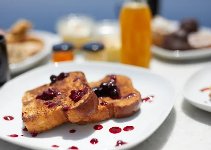 Blue Art Caves * 이아